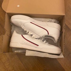 adidas Originals
Continental 80’